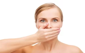 آیا ایمپلنت باعث بوی بد دهان می شود