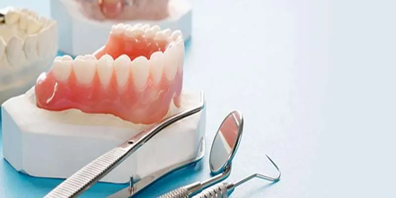 متخصص پروتز دندان ثابت و متحرک