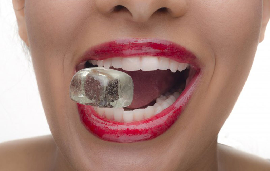 چگونه عادت جویدن یخ را ترک کنیم؟